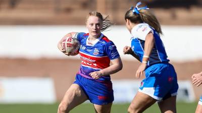 Libby Hadfield re-signs for Hornets Women for 2026