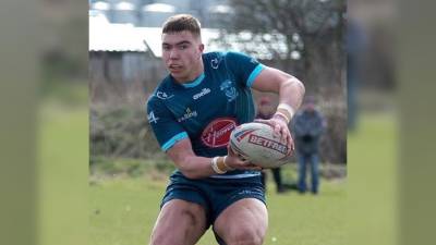 Front-rower Peter Scott completes Hornets move